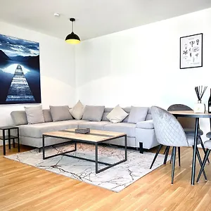 Schonbrunn Apartment