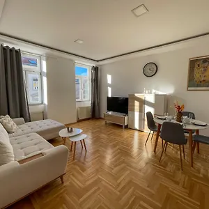 Schoene Im 10 Apartment