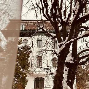 5 Min Schoenbrunn Gloriette, Direct To Center, Free Parking Apartment